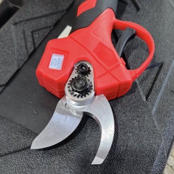 sécateur a batterie avec afficheur