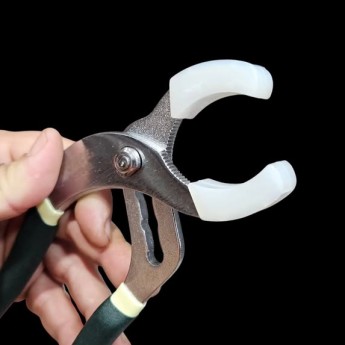 pince multiprise avec protection en plastique