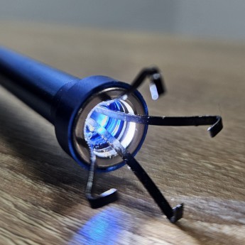 Outil à aimant  flexible pour ramassage