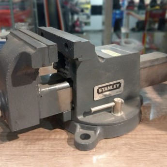 étau métallique 1250mm STANLEY